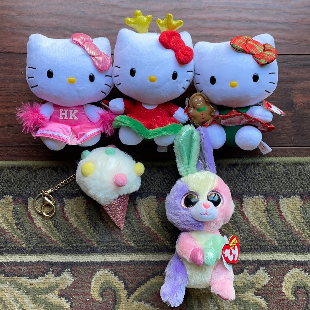 SET OF HELLO KITTY & EXTRAS